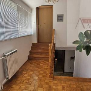 Imotski Lug obiteljska kuća 300 m2 najam
