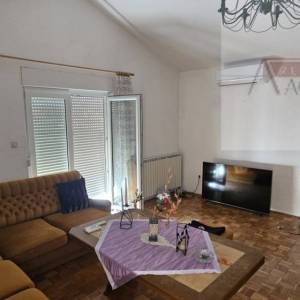 Imotski Lug obiteljska kuća 300 m2 najam