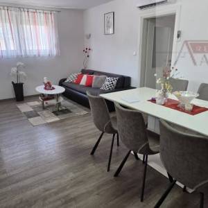 Imotski Proložac Donji kuća 120 m2 + parking i vrt - novo