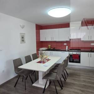 Imotski Proložac Donji kuća 120 m2 + parking i vrt - novo