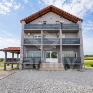 INVESTICIJSKA PRILIKA - PRENOĆIŠTE U BLIZINI PAPUK