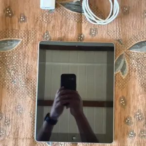 iPad 3 (64 GB) Wi-Fi - Očuvan, iOS 9 + Kabel i punjač (čitaj opis)