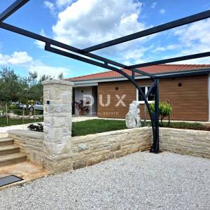 Istra, Barban, Novoizgrađena obiteljska prizemna vila, okružena vinogradom