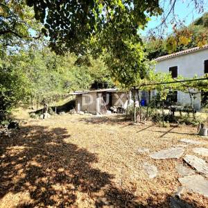 Istra, Buzet, Kamena istarska stancija s više od 26.000m2 zemljišta