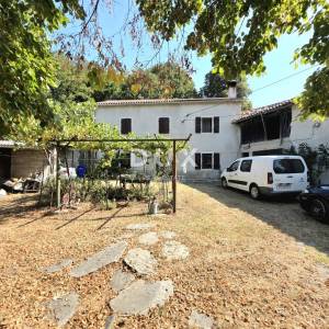 Istra, Buzet, Kamena istarska stancija s više od 26.000m2 zemljišta