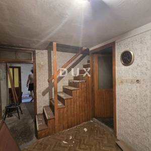 Istra, Galižana, kuća za adaptaciju, 107m2, 3 etaže, centar