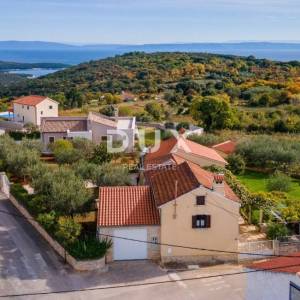Istra, Kavran, kuća, 155 m2, 2 stambene jedinice, 1243 m2 dvorište
