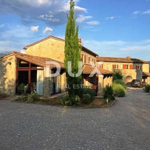 Istra, Labin, dvije kamene kuće, 300 m², bazen, velika okućnica