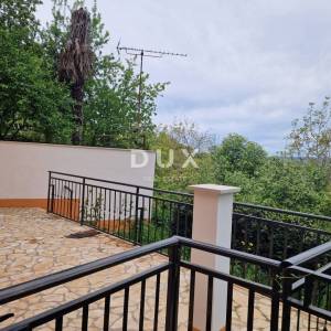 ISTRA, LABIN – Stan, 81 m², terasa, vrt i pogled na grad