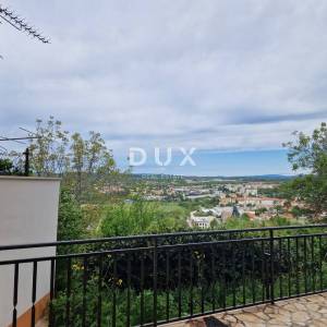 ISTRA, LABIN – Stan, 81 m², terasa, vrt i pogled na grad