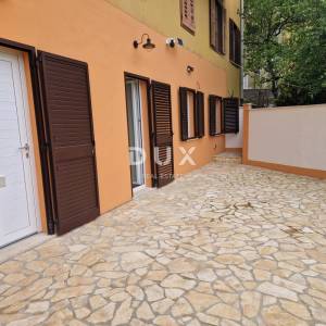 ISTRA, LABIN – Stan, 81 m², terasa, vrt i pogled na grad