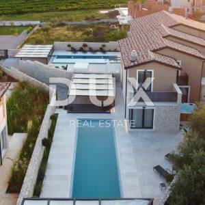 Istra, Nova Vas, luksuzna dvojna vila, 146.42 m2, bazen, terasa