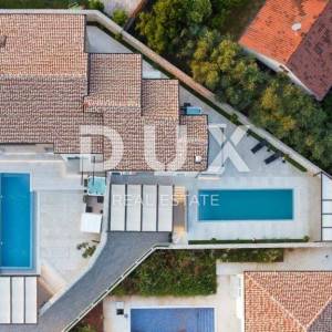 Istra, Nova Vas, luksuzna dvojna vila, 178.70 m2, bazen, terasa