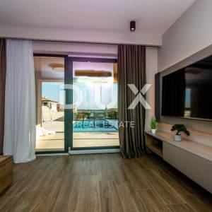 Istra, Nova Vas, luksuzna dvojna vila, 178.70 m2, bazen, terasa