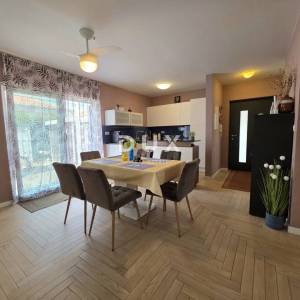 Istra, Novigrad, 91,80 m2S, bazen, terasa