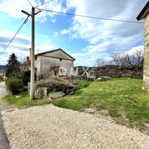 Istra, Pazin, Obiteljska kuća na mirnoj lokaciji spremna za obnovu