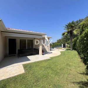 Istra, Poreč, samostojeća kuća, 180 m2, dva stana, bazen