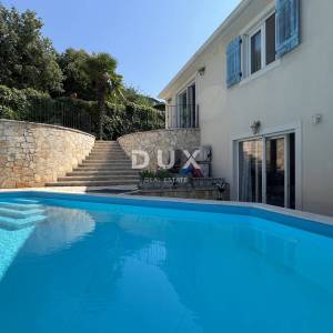 Istra, Poreč, samostojeća kuća, 180 m2, dva stana, bazen