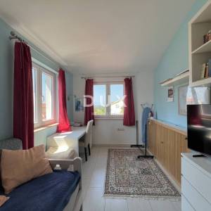 Istra, Poreč, samostojeća kuća, 180 m2, dva stana, bazen