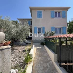 Istra, Poreč, samostojeća kuća, 180 m2, dva stana, bazen