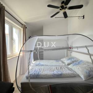 Istra, Poreč, samostojeća kuća, 180 m2, dva stana, bazen
