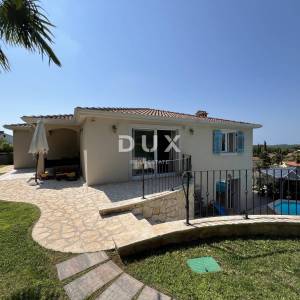 Istra, Poreč, samostojeća kuća, 180 m2, dva stana, bazen