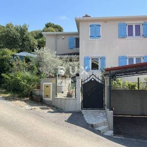 Istra, Poreč, samostojeća kuća, 180 m2, dva stana, bazen