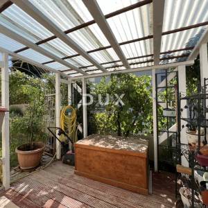 Istra, Poreč, samostojeća kuća, 180 m2, dva stana, bazen