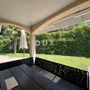 Istra, Poreč, samostojeća kuća, 180 m2, dva stana, bazen
