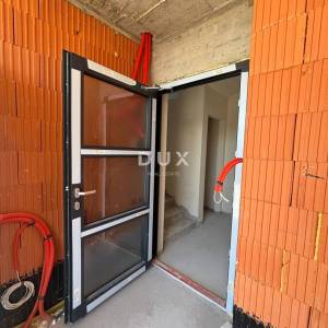 Istra, Pula, 1- sobni stan s vrtom , novogradnja, parking , spremište 
