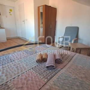Istra, Pula, Centar, stan 72,50m2 - 3 studio apartmana