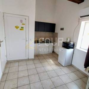 Istra, Pula, Centar, stan 72,50m2 - 3 studio apartmana