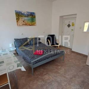 Istra, Pula, Centar, stan 90.30m2 - 4 studio apartmana
