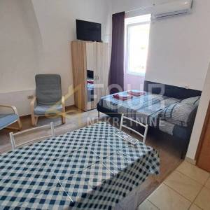 Istra, Pula, Centar, stan 90.30m2 - 4 studio apartmana