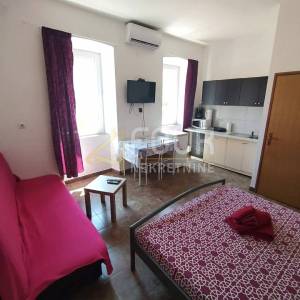 Istra, Pula, Centar, stan 90.30m2 - 4 studio apartmana