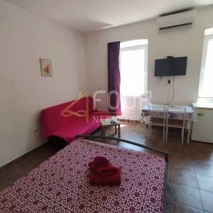 Istra, Pula, Centar, stan 90.30m2 - 4 studio apartmana