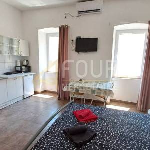 Istra, Pula, Centar, stan 90.30m2 - 4 studio apartmana