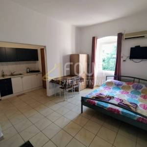 Istra, Pula, Centar, stan 90.30m2 - 4 studio apartmana
