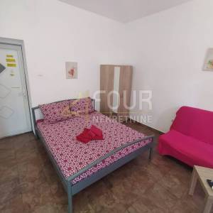 Istra, Pula, Centar, stan 90.30m2 - 4 studio apartmana