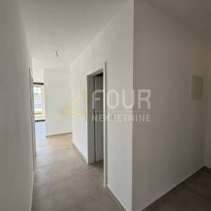 Istra, Pula, novogradnja, 2s+db, terasa
