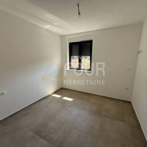 Istra, Pula, novogradnja, 2s+db, terasa
