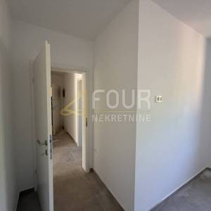 Istra, Pula, novogradnja, 2s+db, terasa