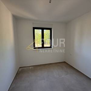 Istra, Pula, novogradnja, 2s+db, terasa