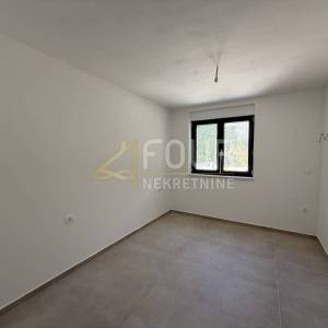 Istra, Pula, novogradnja, 2s+db, terasa