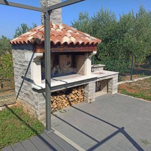 Istra, Pula okolica, Uređena obiteljska kuća na mirnoj lokaciji