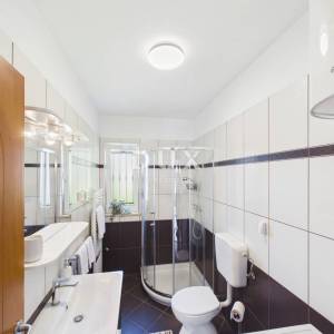 Istra, Rovinj, apartmanska kuća, 120m2, 50m od mora