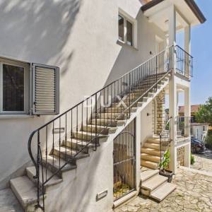 Istra, Rovinj, apartmanska kuća, 120m2, 50m od mora