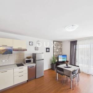 Istra, Rovinj, apartmanska kuća, 120m2, 50m od mora