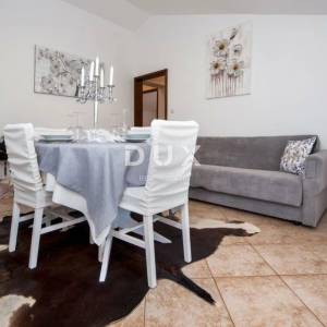 Istra, Rovinj, dvojna obiteljska kuća, 375 m2, s 4 stana