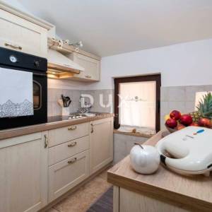 Istra, Rovinj, dvojna obiteljska kuća, 375 m2, s 4 stana